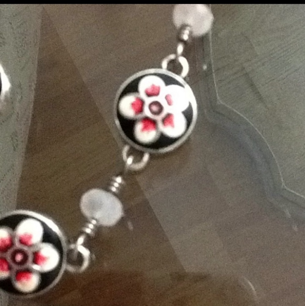 Costume jewelry bracelets - Picture 3 of 4
